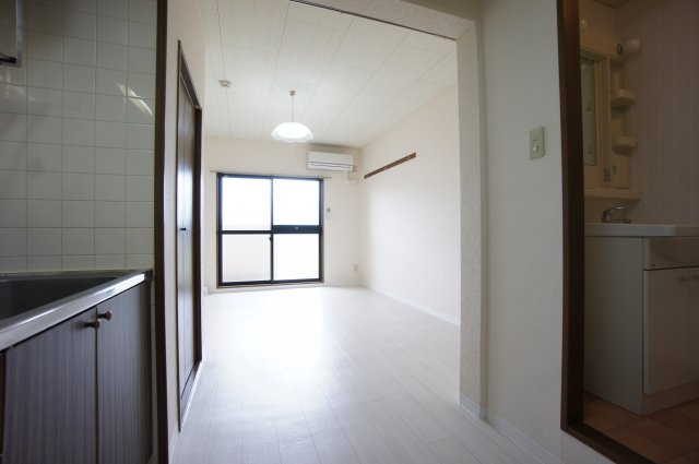 【居間・リビング】 | セントラルメゾン | 写真は303号室のものです。