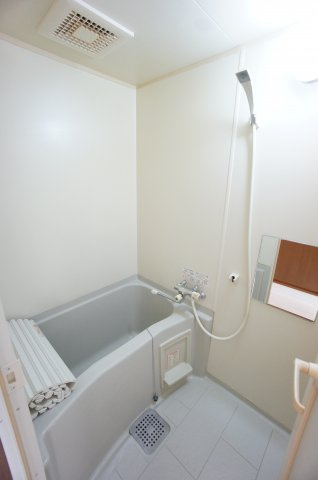 【浴室】 | セントラルメゾン | 写真は303号室のものです。