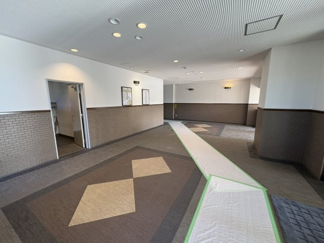 三田市弥生が丘６丁目の中古マンションのエントランス|落ち着いたエントランスです