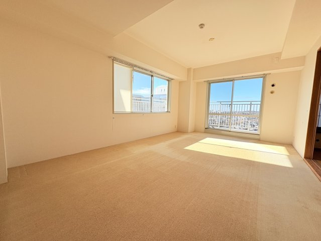 三田市弥生が丘６丁目の中古マンションの居間・リビング