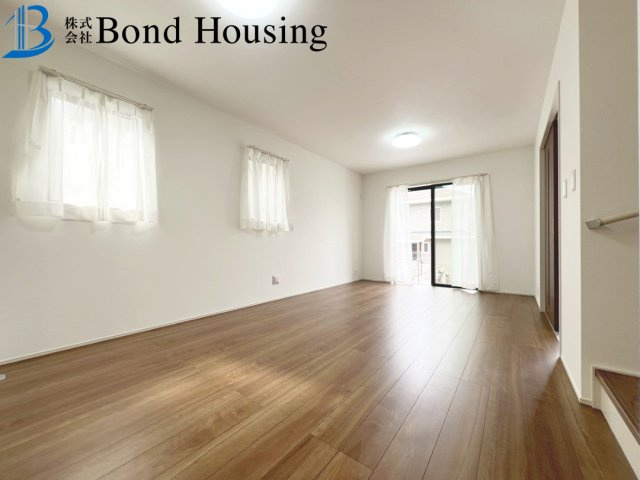 「3LDK」「収納豊富」塩屋北町 全2棟B号棟の居間・リビング