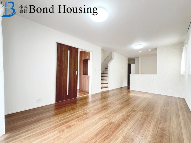 「3LDK」「収納豊富」塩屋北町 全2棟B号棟の居間・リビング