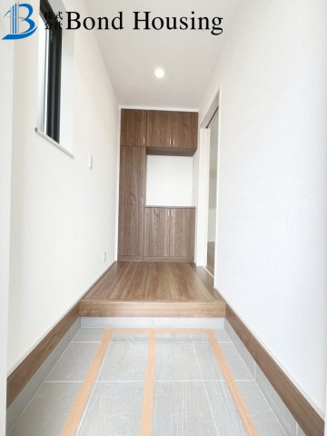 「3LDK」「収納豊富」塩屋北町 全2棟B号棟の玄関