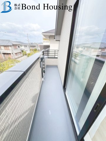 「並列2台駐車可」「閑静な住宅地」塩屋北町 全2棟A号棟のバルコニー