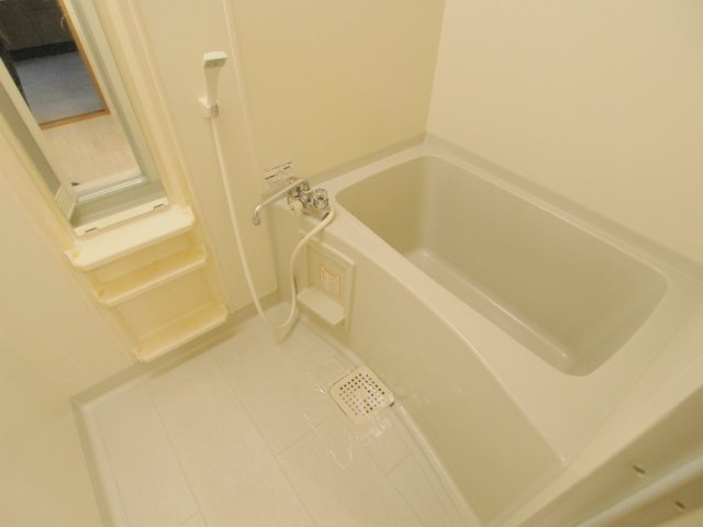 ドミール中尾の浴室