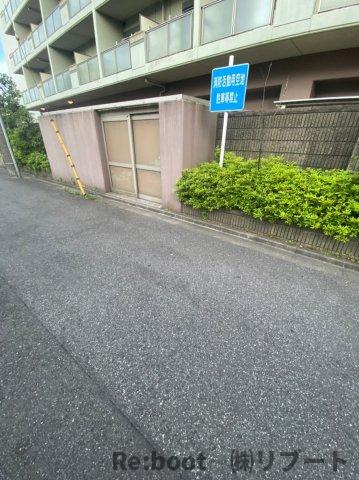 千葉ポートイーストの駐車場
