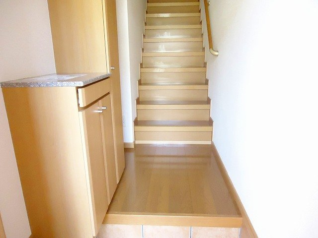 セレノⅠの玄関|収納もある玄関です