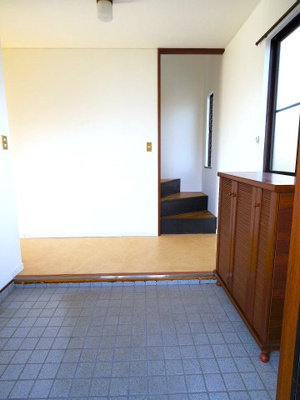 【玄関】 | 昭和町ＢＡＳＥ | 収納もある玄関です