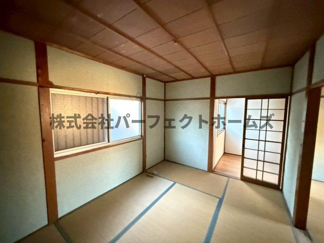 楠葉中町テラスハウス　賃貸の和室|きれいな和室です