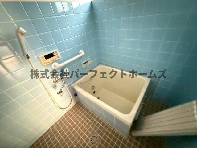 楠葉中町テラスハウス　賃貸の浴室|落ち着いた空間のお風呂です
