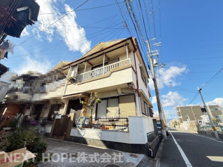 【外観】 | 尼崎市南七松町１丁目中古テラスハウス　角住戸 | 昭和53年７月建築！角住戸です♪窓も多く明るく開放的です！！お好きなリフォームを楽しんでみませんか？収益としてもいかがでしょうか。いつでもご見学できます！