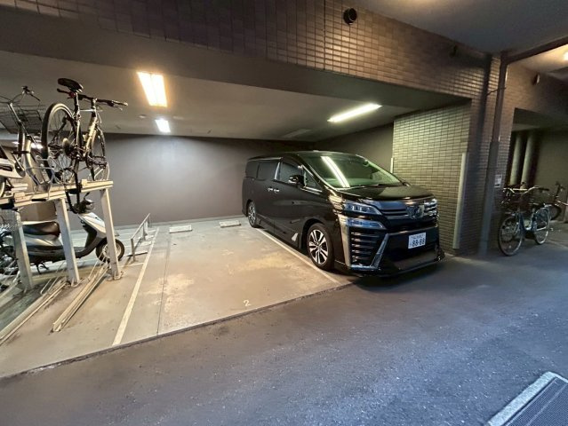 S-RESIDENCE Hommchi Marksの駐車場