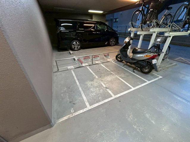 S-RESIDENCE Hommchi Marksの駐車場