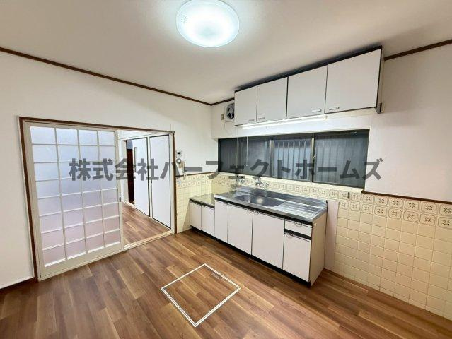 伊加賀栄町戸建　賃貸のキッチン|ダイニングスペースです