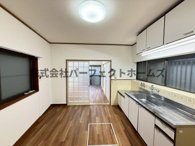 伊加賀栄町戸建　賃貸のキッチン|ダイニングスペースです