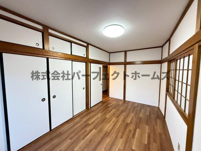 伊加賀栄町戸建　賃貸の洋室|個人の部屋や寝室として使える洋室です