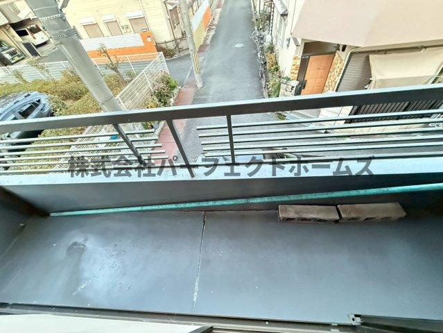 伊加賀栄町戸建　賃貸のバルコニー|お洗濯にも便利なバルコニー付き