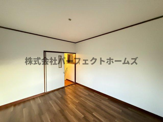 伊加賀栄町戸建　賃貸の洋室|スタンダードな洋室です