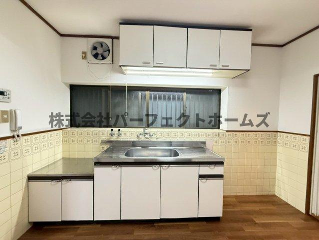 伊加賀栄町戸建　賃貸のキッチン|お料理しやすいキッチンです