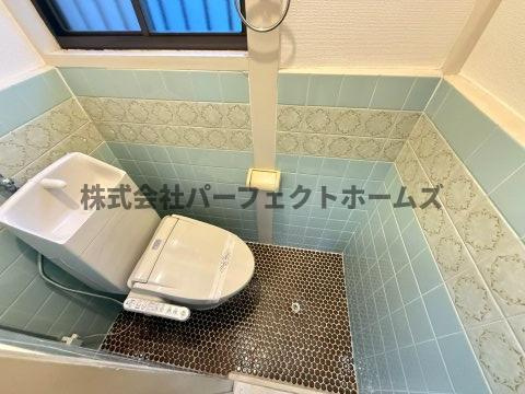伊加賀栄町戸建　賃貸のトイレ|落ち着いたトイレです