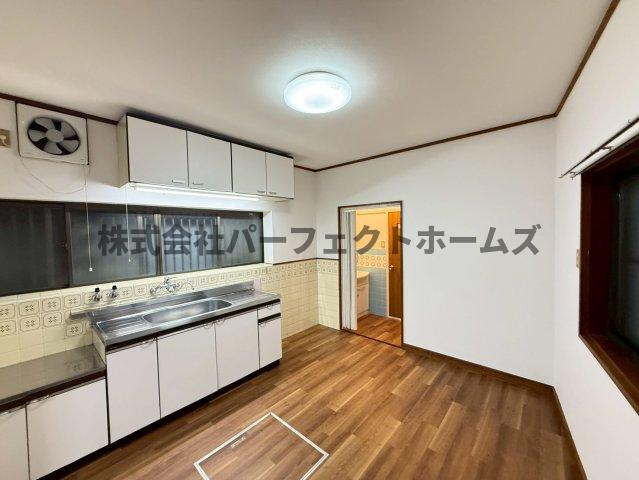 伊加賀栄町戸建　賃貸のキッチン|きれいなキッチンです