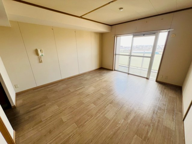 明石清水第２高層住宅2号棟の居間・リビング