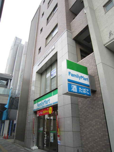 ウィング駅前ビルディングのエントランス