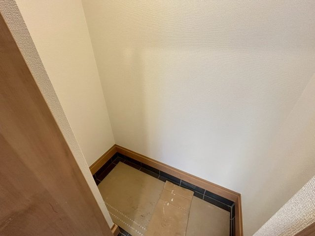 練馬区下石神井2丁目　新築戸建の収納|収納スペースを配置した玄関。靴やレインコートなど、お出かけグッズを収納できます！