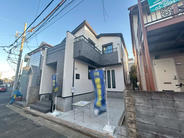 練馬区下石神井2丁目　新築戸建の外観|カースペースもしっかり確保。車での移動が欠かせないファミリーにも嬉しいプランです。