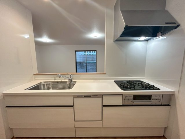 練馬区下石神井2丁目　新築戸建のキッチン|ビルトインタイプの食洗機付き！家事の時間と、手洗いに比べて使用水量も軽減します！