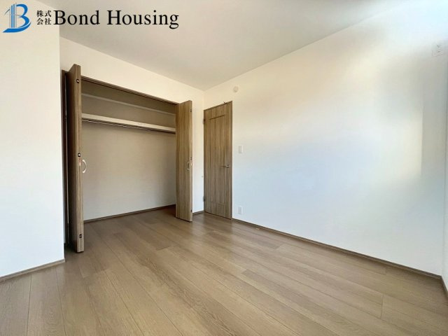 「長期優良住宅」「両面道路」樫野台 全2棟B号棟の洋室