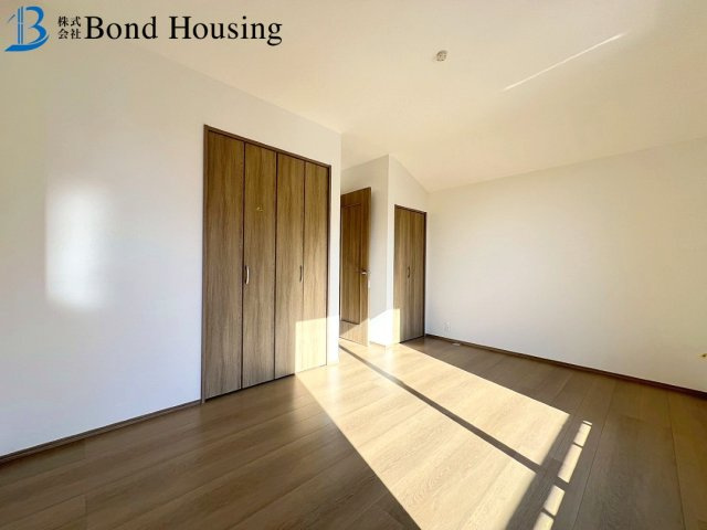 「長期優良住宅」「両面道路」樫野台 全2棟B号棟の洋室