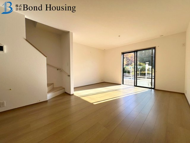 「長期優良住宅」「両面道路」樫野台 全2棟B号棟の洋室