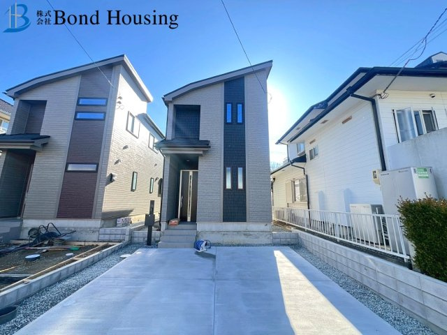 「お車並列2台」「性能評価取得」樫野台 全2棟A号棟の前面道路含む現地写真