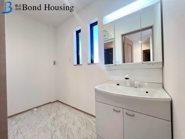 「お車並列2台」「性能評価取得」樫野台 全2棟A号棟の独立洗面台