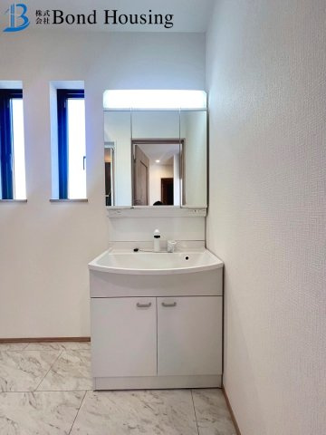 「お車並列2台」「性能評価取得」樫野台 全2棟A号棟の独立洗面台