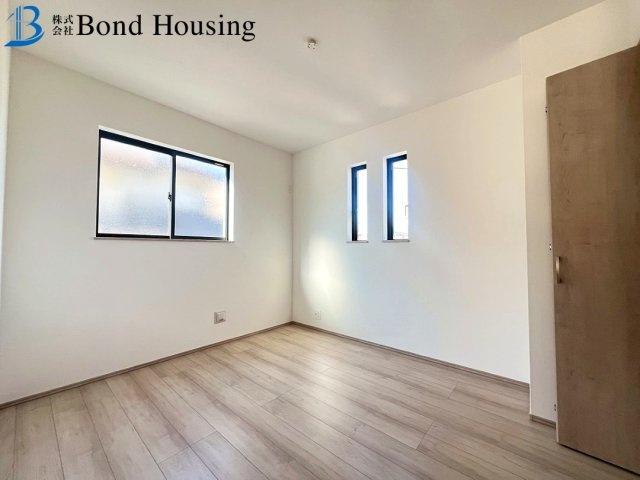 「お車並列2台」「性能評価取得」樫野台 全2棟A号棟の洋室