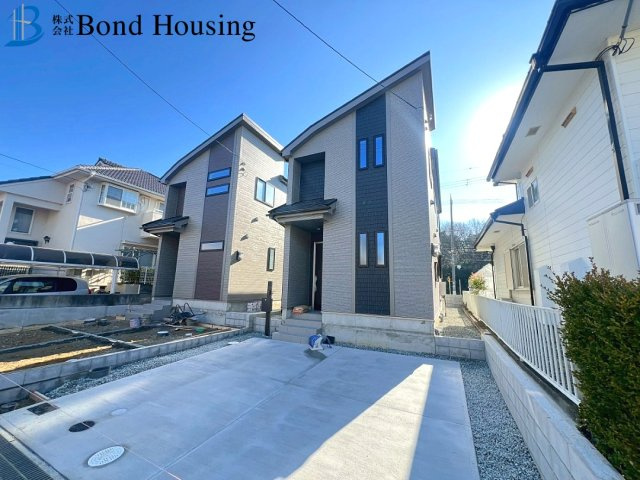 「お車並列2台」「性能評価取得」樫野台 全2棟A号棟の前面道路含む現地写真