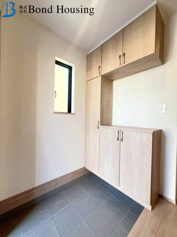 「お車並列2台」「性能評価取得」樫野台 全2棟A号棟の玄関