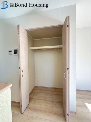 「お車並列2台」「性能評価取得」樫野台 全2棟A号棟の収納