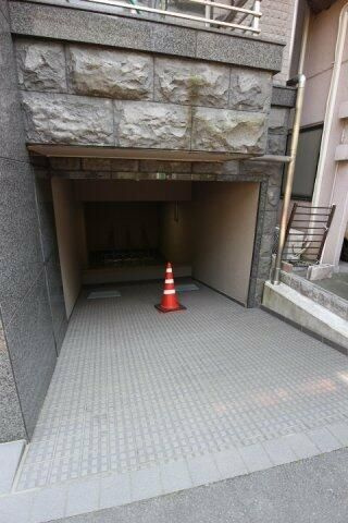 プライムアーバン西早稲田の駐車場