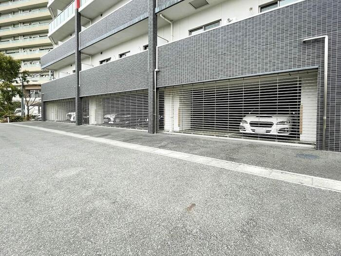 ＧＲＡＮ　ＣＯＵＲＴ　ＹＯＮＯの駐車場