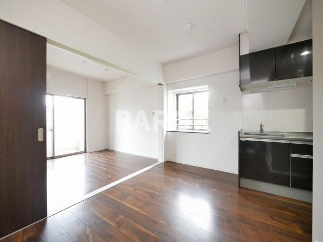 福岡市博多区美野島３丁目の賃貸マンションの居間・リビング