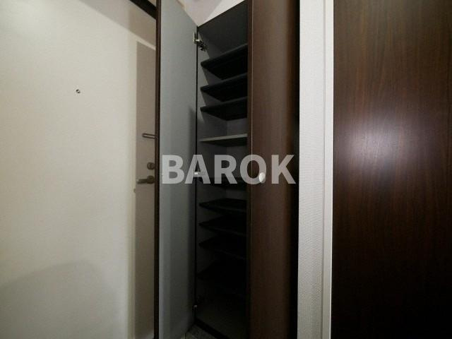 福岡市博多区美野島３丁目の賃貸マンションの玄関