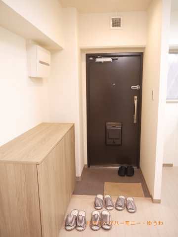 【玄関】 | サニーコート滝野川 | 帰り着くたびに洗練されたテイストの空間に迎えられ誇りと喜びを感じる玄関まわりです。