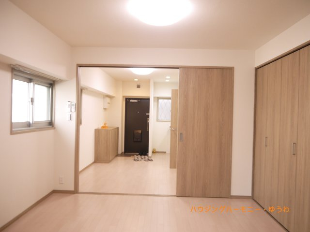 【トイレ】 | サニーコート滝野川 | 白を基調とした清潔感があるトイレ。温水洗浄便座付きです。