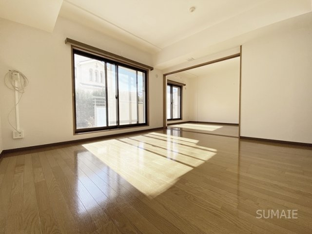 アステリ与野本町弐番館の居間・リビング|南向きのリビングです！