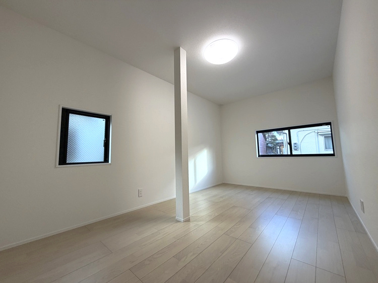 岡谷市郷田一丁目　中古住宅の洋室