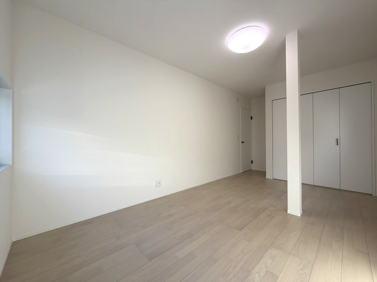 岡谷市郷田一丁目　中古住宅の洋室