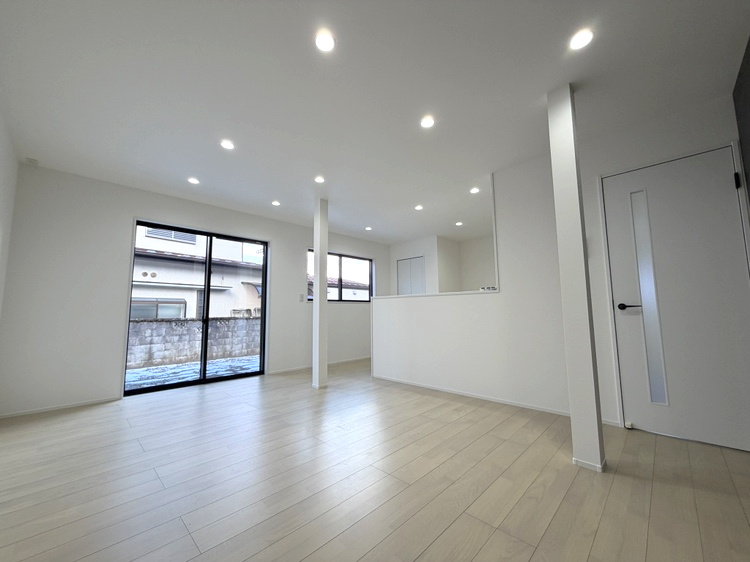 岡谷市郷田一丁目　中古住宅の居間・リビング